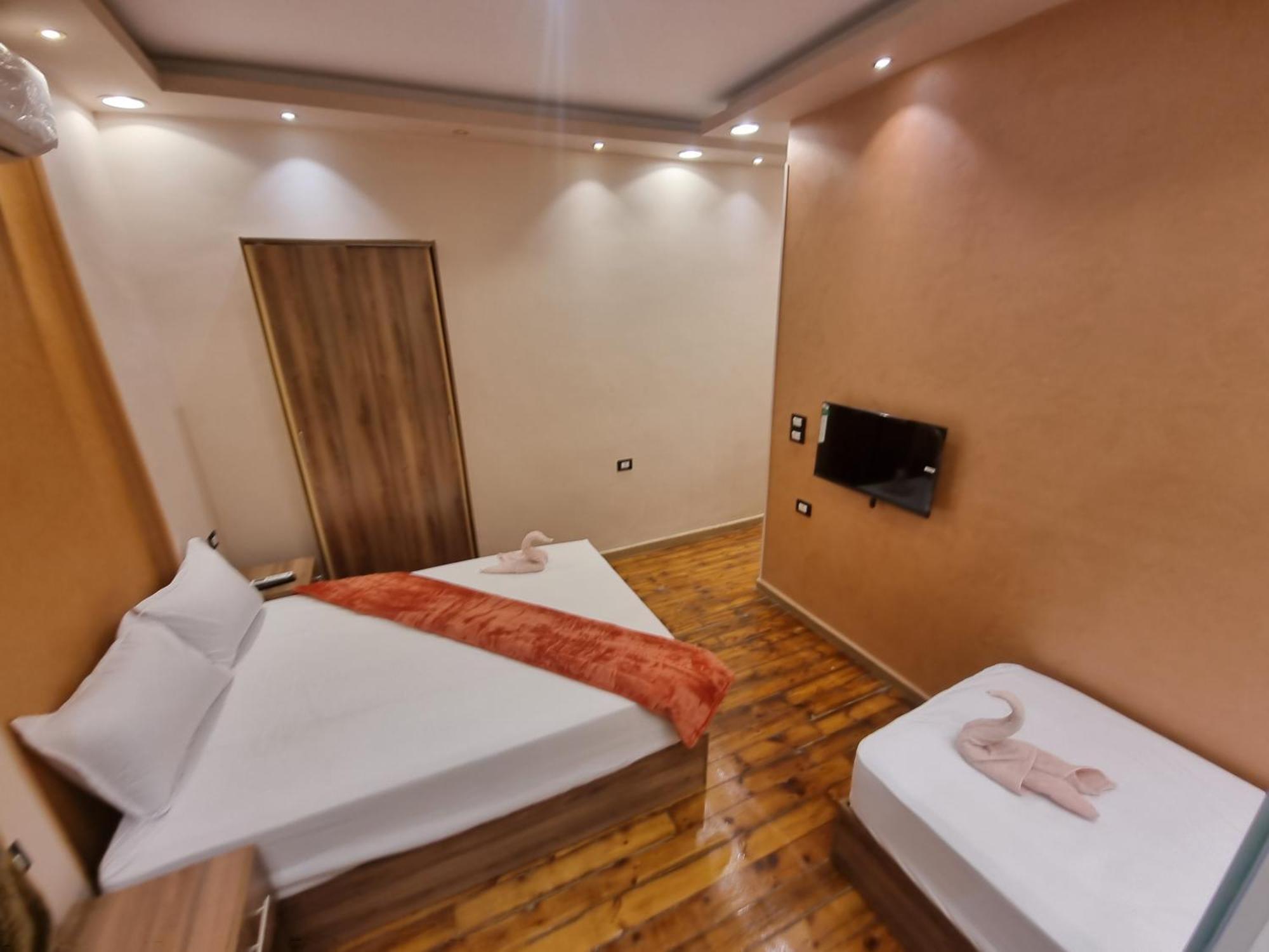 Plaza 70 Hostel