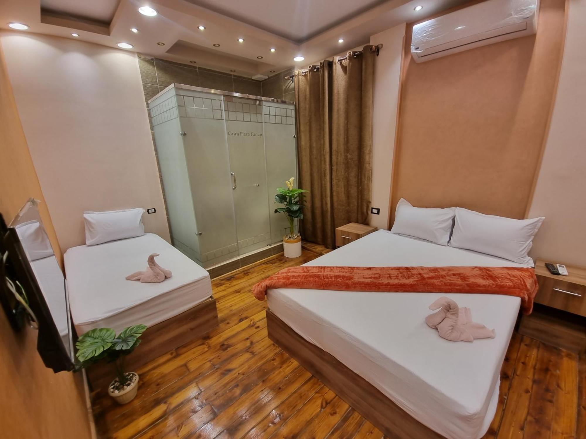 Plaza 70 Hostel *